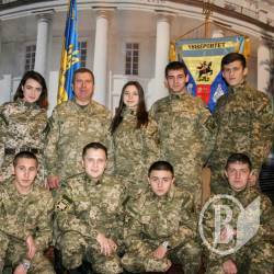 Студентам Ніжинського педуніверситету вручили погони молодшого лейтенанта Студентам Ніжинського педуніверситету вручили погони молодшого лейтенанта