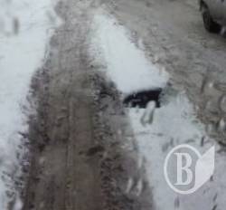 Чоловік упав у каналізацію в Киїнці