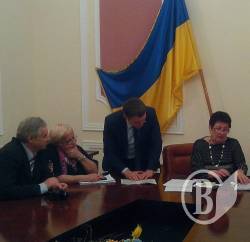 Міськвиборчком: Атрошенко, ми ще чекаємо трудову Міськвиборчком: Атрошенко, ми ще чекаємо трудову