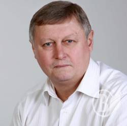За політику уряду розплачуються громадяни України За політику уряду розплачуються громадяни України