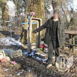 Здобули метал на кладовищі. Фото Здобули метал на кладовищі. Фото