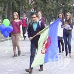 Цигани влаштували ходу. Їм відповіли. Відео