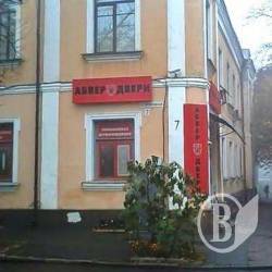 Лукашук і Пригода бажають добудувати два поверхи старій аптеці. Фото Лукашук і Пригода бажають добудувати два поверхи старій аптеці. Фото