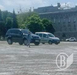 Красна площа побіліла, щоб не позеленіла. ФотоФакт Красна площа побіліла, щоб не позеленіла. ФотоФакт