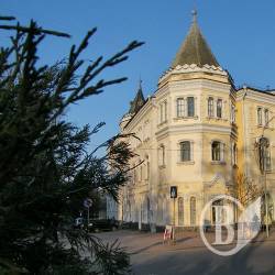 Проспект Миру від Валу до площі по вечорах та вихідних – для пішоходів