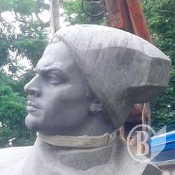 Примаков поїхав у кузові з Алеї героїв. ФотоФакт Примаков поїхав у кузові з Алеї героїв. ФотоФакт