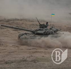 Муженко у Гончарівському відзначив чернігівського танкіста, якого бачив під Донецьким аеропортом