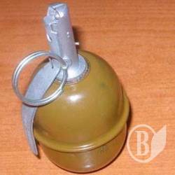 Поліція спільно з СБУ та прикордонниками вилучила автомат часів Другої світової та дві гранати Поліція спільно з СБУ та прикордонниками вилучила автомат часів Другої світової та дві гранати
