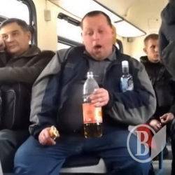 П’яне збіговисько влаштувало масове побиття в маршрутці П’яне збіговисько влаштувало масове побиття в маршрутці