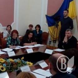 Виконком зі скандалом та політичними звинуваченнями дав дозвіл ЧТУ на купівлю 12 МАЗів Виконком зі скандалом та політичними звинуваченнями дав дозвіл ЧТУ на купівлю 12 МАЗів