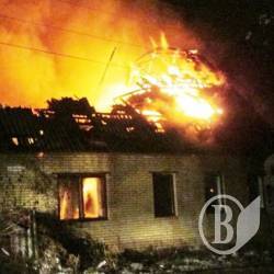 Пенсіонер намагався гасити хату, та лише обпікся. Фото Пенсіонер намагався гасити хату, та лише обпікся. Фото