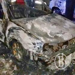 Через замикання згоріли три авто. Фото Через замикання згоріли три авто. Фото