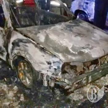 Через замикання згоріли три авто. Фото Через замикання згоріли три авто. Фото
