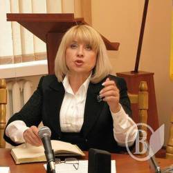 Суд виправдав паспортистку Зеленчук, підозрювану у хабарництві Суд виправдав паспортистку Зеленчук, підозрювану у хабарництві