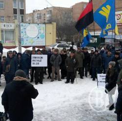 У Ніжині «свободівці» пікетували прокуратуру через тиск на свою депутатку У Ніжині «свободівці» пікетували прокуратуру через тиск на свою депутатку