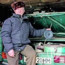 Mercedes 79-літнього діда їздить на дровах Mercedes 79-літнього діда їздить на дровах