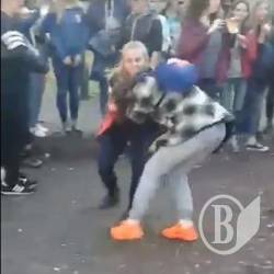 Школярки жорстко побилися в Чернігові Школярки жорстко побилися в Чернігові