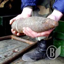 Піротехніки підірвали великий снаряд і отримали два маленьких Піротехніки підірвали великий снаряд і отримали два маленьких