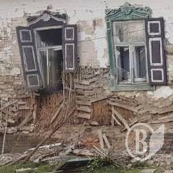 Стара українська хата витримала удар китайським авто, а водій загинув Стара українська хата витримала удар китайським авто, а водій загинув