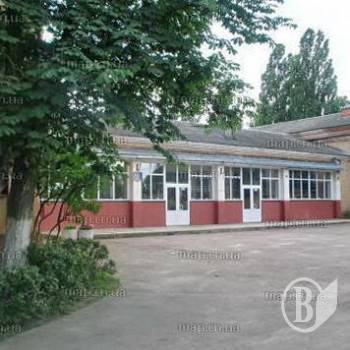 Школі №5 нарешті замінять клеєні скотчем вікна Школі №5 нарешті замінять клеєні скотчем вікна