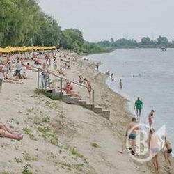 Оновлений пляж в перші дні сезону Оновлений пляж в перші дні сезону