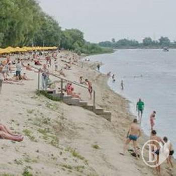 Оновлений пляж в перші дні сезону Оновлений пляж в перші дні сезону