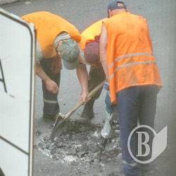 Реконструкції по-чернігівськи: якщо пошукати, під асфальтом знайдуться люки