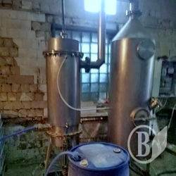 Як виглядає підпільний завод виробництва спирту з омивача скла Як виглядає підпільний завод виробництва спирту з омивача скла
