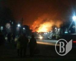 Під Вінницею палає склад боєприпасів Під Вінницею палає склад боєприпасів