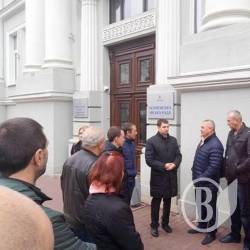 Жителі новобудови на вулиці Зеленій невдоволені забудовником і прийшли до міськради Жителі новобудови на вулиці Зеленій невдоволені забудовником і прийшли до міськради