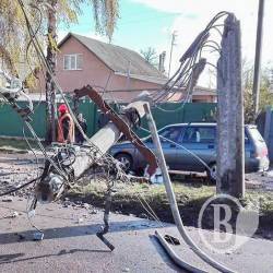 Фура збила стовп у Чернігові. Тролейбуси стали