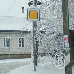 Дорожні знаки системно вішають раком-боком