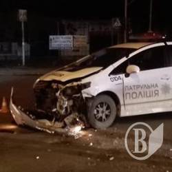 Поліцейські розбили службовий «Пріус» в Чернігові Поліцейські розбили службовий «Пріус» в Чернігові