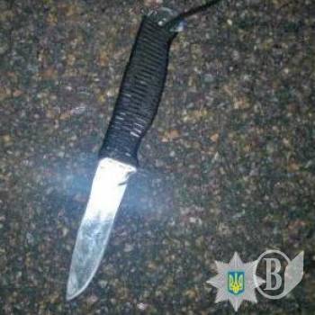 Невідомі напали з ножем а подружжя і поізали чоловіка Невідомі напали з ножем а подружжя і поізали чоловіка