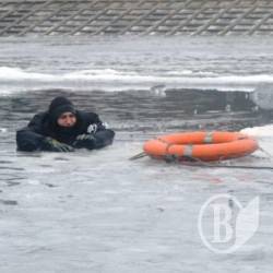 Фотоінструкція, як рятувати водолаза з ополонки