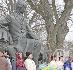 «Заповіт»  Шевченка 44-ма мовами світу.Чернігів 9 березня – фото, відео