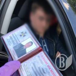 СБУшник взяв 47 тисяч доларів СБУшник взяв 47 тисяч доларів