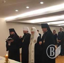 Чернігівський архієпископ молився англійською. У Європарламенті