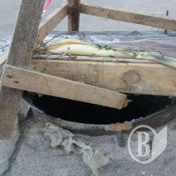 Зловили викрадача кришок каналізаційних люків Зловили викрадача кришок каналізаційних люків