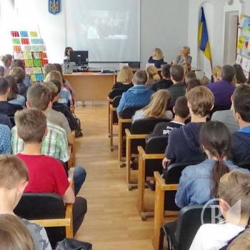 За випускників вже взялися у центрі зайнятості