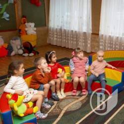 До повноліття хлопців більше за дівчат
