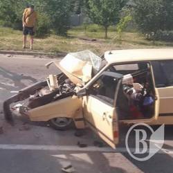 ВАЗ-2108 сплющило під трактором ВАЗ-2108 сплющило під трактором