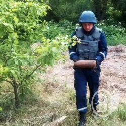 Знайшли снаряд під кущем – повідомте куди слід