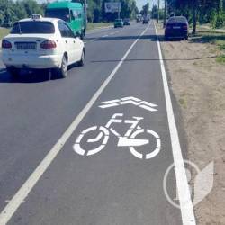 Вулицю Шевченка не тільки заасфальтовано, а й… розфарбовано Вулицю Шевченка не тільки заасфальтовано, а й… розфарбовано