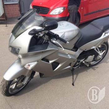 У Чернігові поцупили 800-кубовий мотоцикл Honda У Чернігові поцупили 800-кубовий мотоцикл Honda