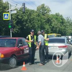 На перехресті Миру й Небаби вкотре зіткнулись авто На перехресті Миру й Небаби вкотре зіткнулись авто