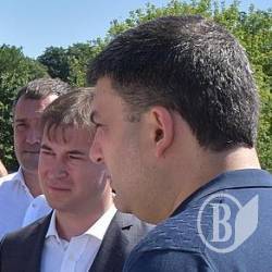 Гройсман оглянув початок дорогого ремонту в’їзду до Чернігова Гройсман оглянув початок дорогого ремонту в’їзду до Чернігова