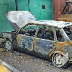 Згоріли три радянські авто Згоріли три радянські авто
