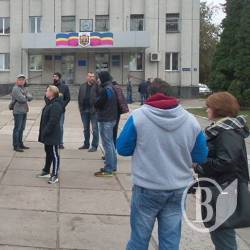 Штаб допомоги ічнянцям розгорнули в Ніжині біля міськради Штаб допомоги ічнянцям розгорнули в Ніжині біля міськради