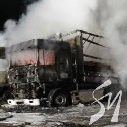 Згоріли дві фури на стоянці Згоріли дві фури на стоянці